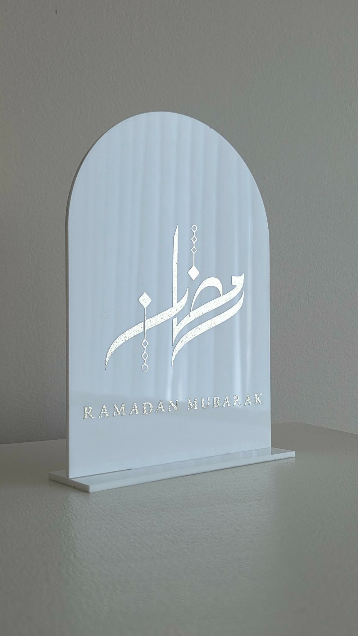 Éclat de Blanc & Or : Plaque "Ramadan Moubarak"